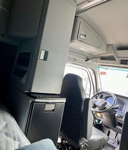 Used 2022 KENWORTH T880