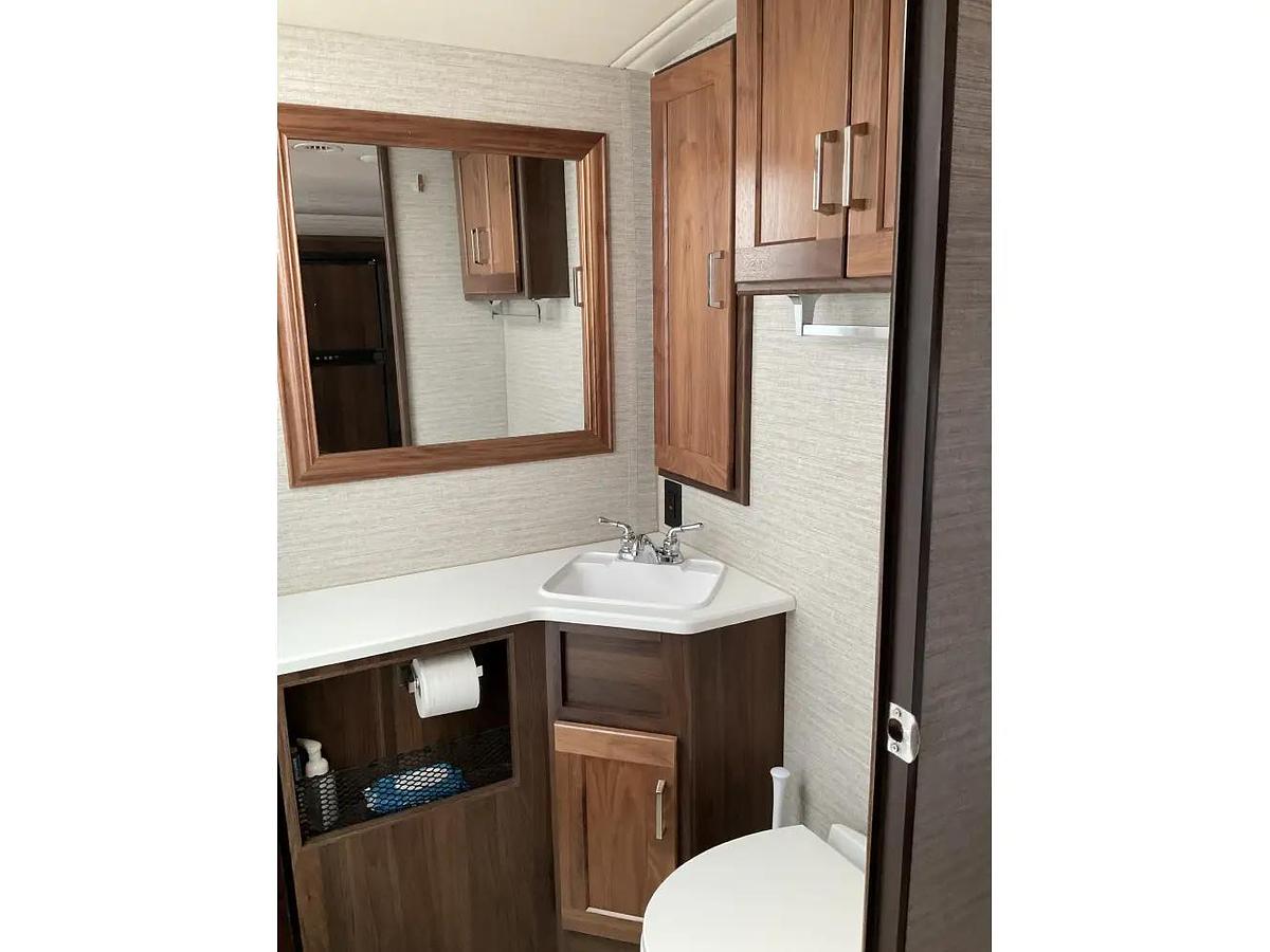 Used 2020 Winnebago Vista 29V