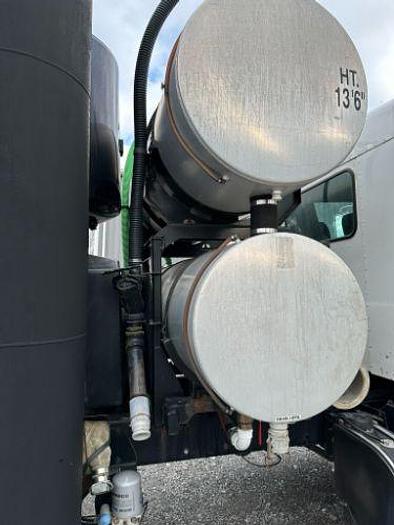 Used 2011 KENWORTH T800 Tank Truck