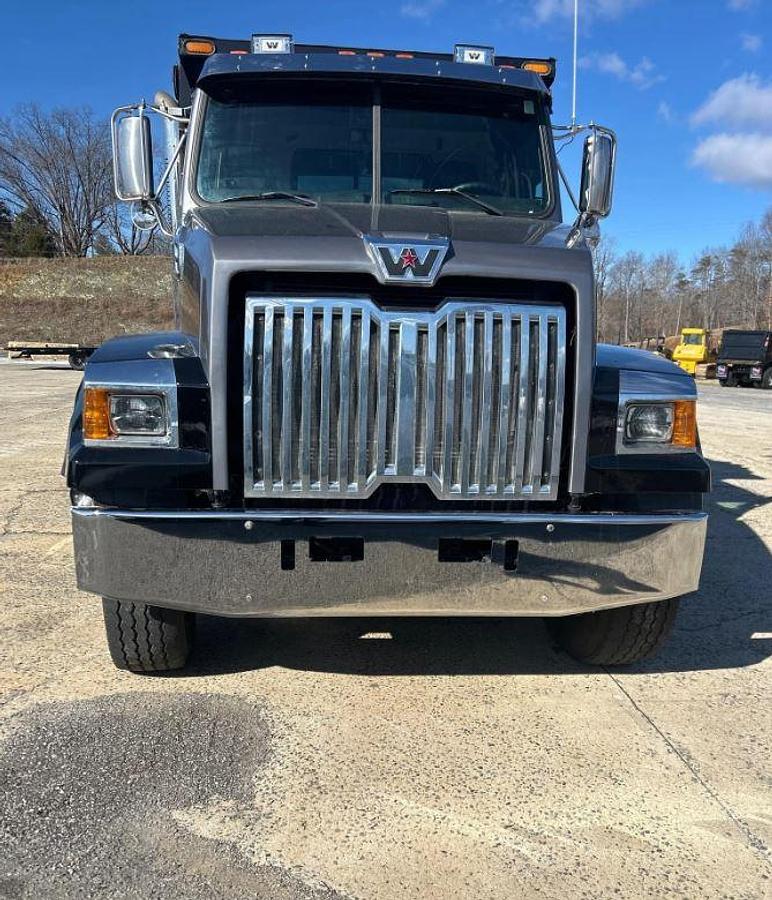 Used 2018 WESTERN STAR 4700 QUAD-AXLE DUMP TRUCK