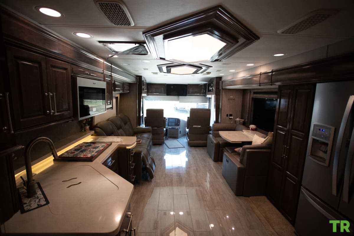 Used 2020 Entegra Aspire 44R | 450 HP Cummins Diesel | Bath & Half | Luxury Coach | Only 16,000 Miles