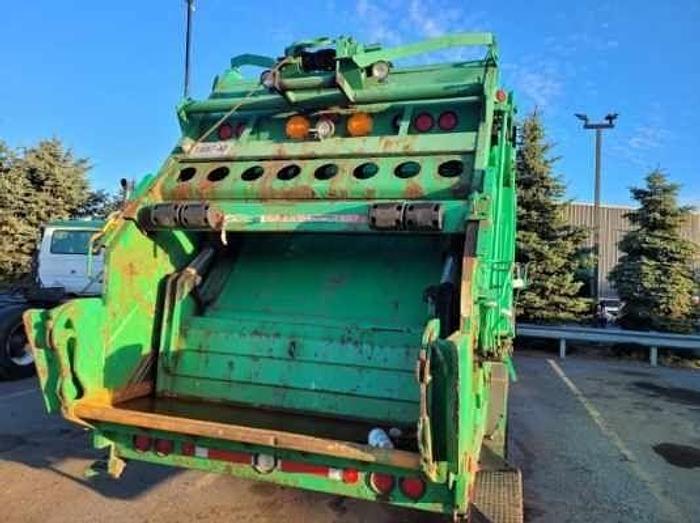 Used 2006 Mack LE 613 Rear Loader
