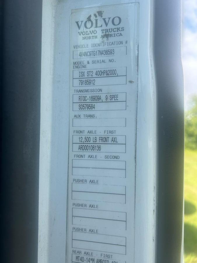 Used 2007 VOLVO VNL 670 Conventional Sleeper Semi