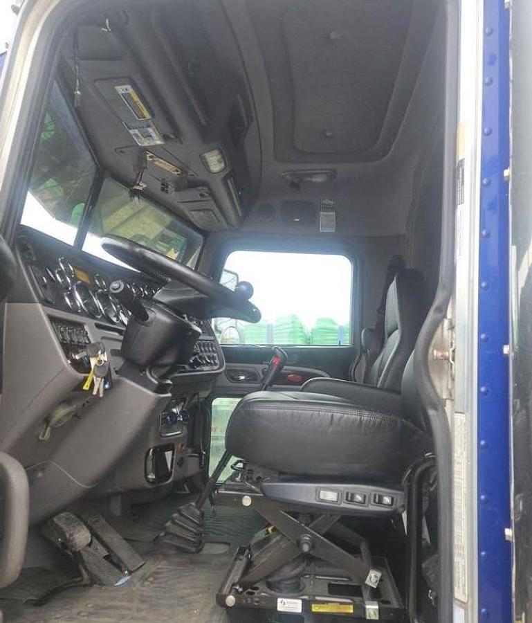 Used 2020 PETERBILT 389 Sleeper Semi Truck