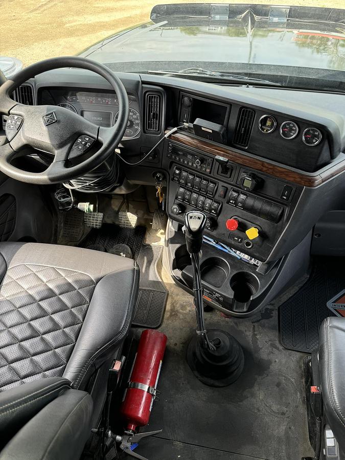 Used 2022 International HX520