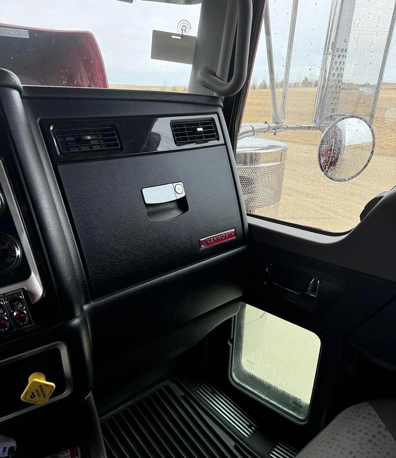 Used 2025 Kenworth W900 Sleeper Semi Truck