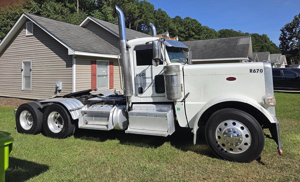 Used 2015 Peterbilt 389 Semi Truck PACCAR MX-13
