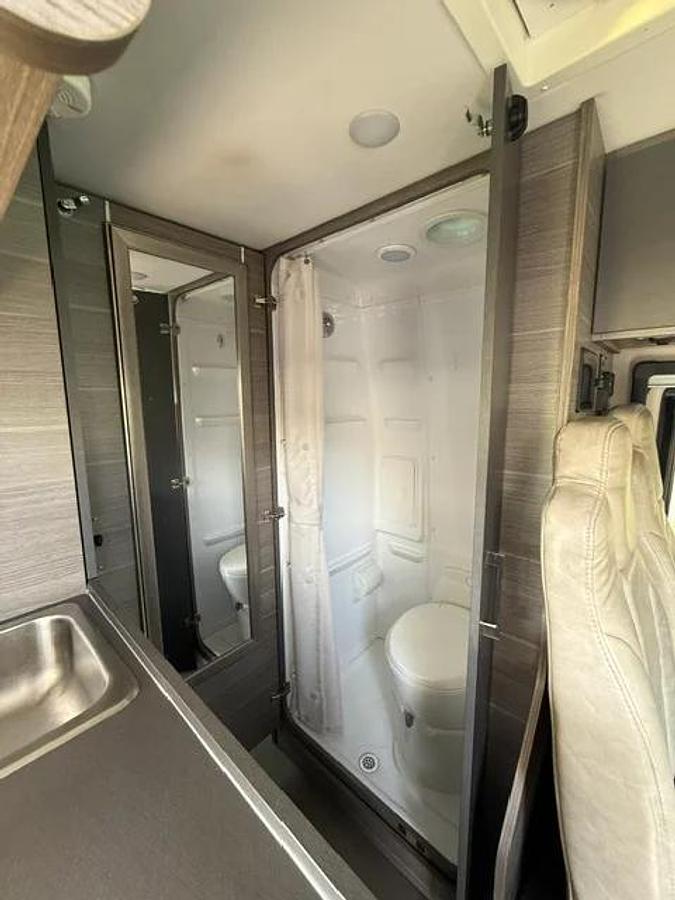 Used 2022 Entegra Launch 19y