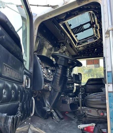 Used 2005 Kenworth W900L