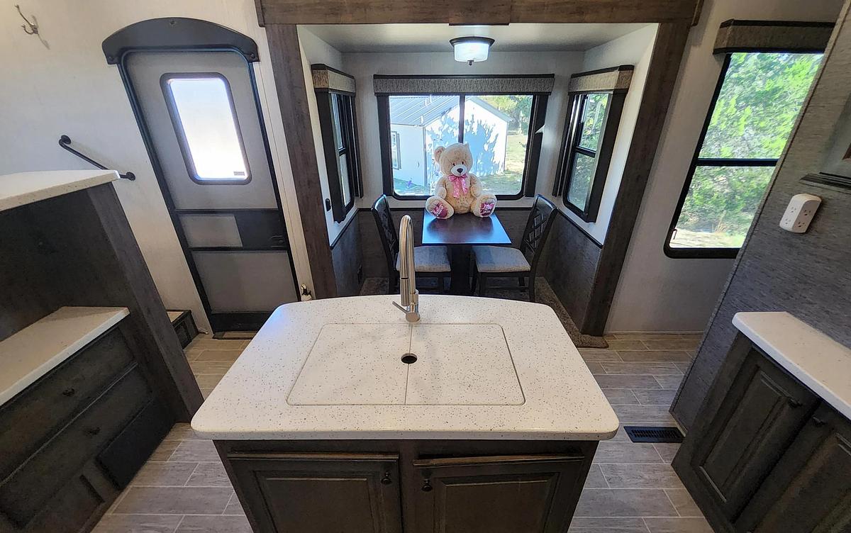 Used 2020 Heartland Bighorn Traveler 38FL Fifth Wheel