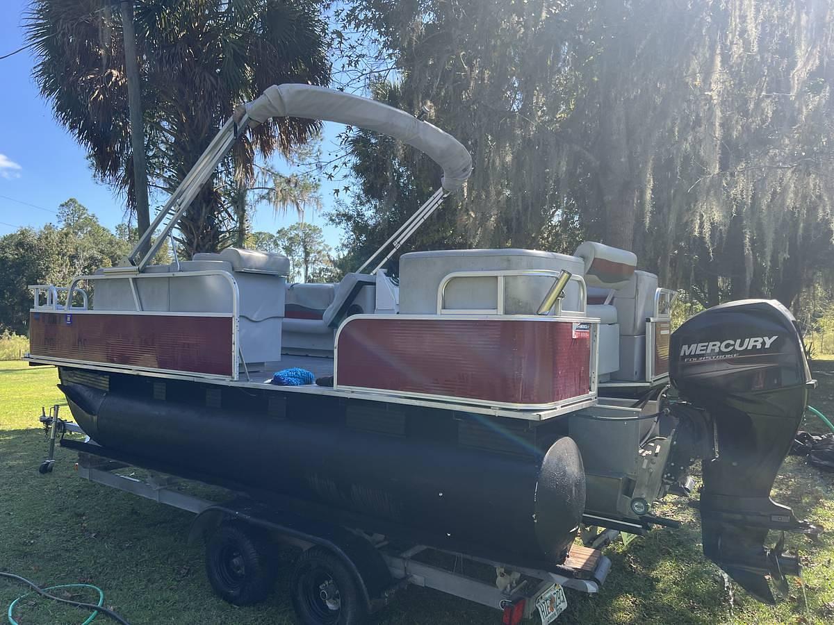 Used 2022 16 ft Tri-Toon Pontoon Tracker Boat