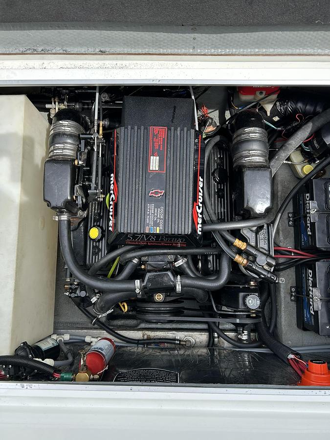 Used 1993 Rinker Fiesta Vee 260 Cruiser