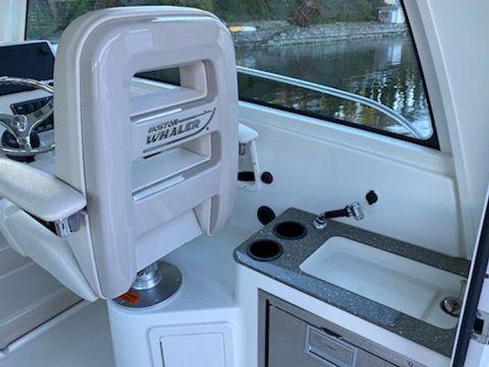 Used 2020 Boston Whaler 315 Conquest Pilot House