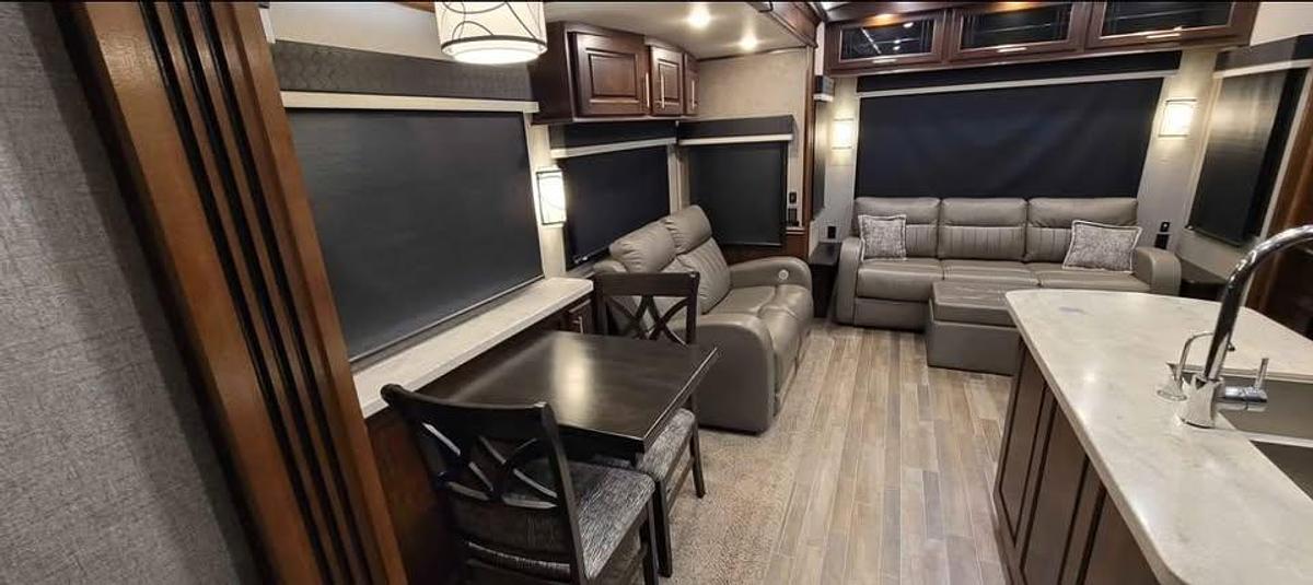Used 2020 Jayco Pinnacle 37MDQS
