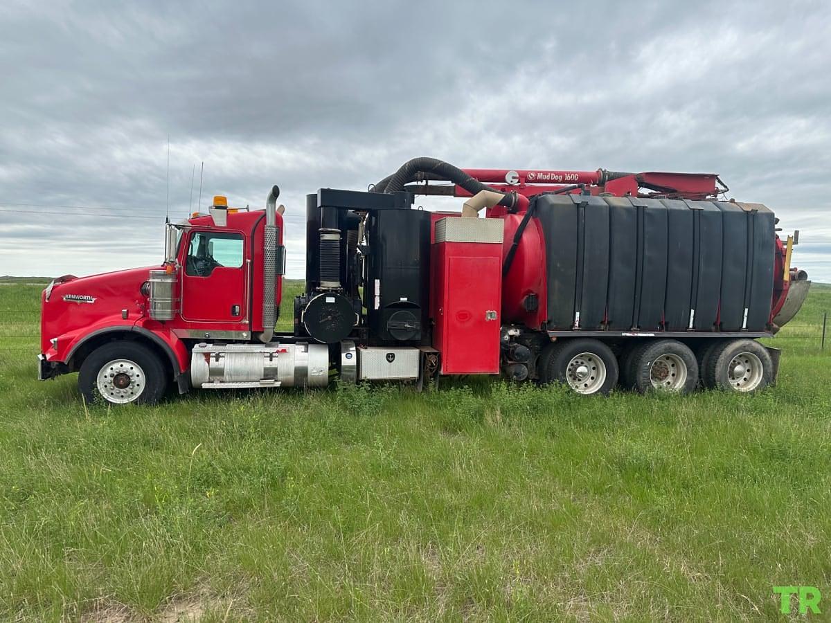 Used 2015 Kenworth T800 Sleeper Semi Truck