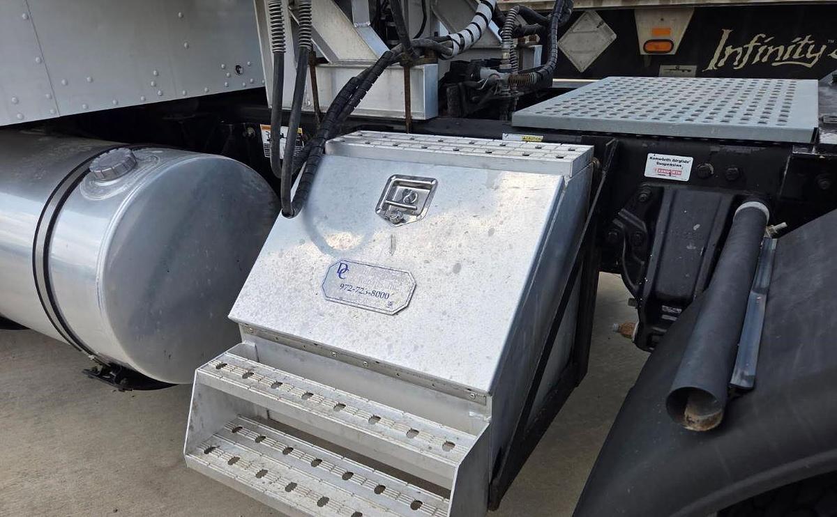 Used 2016 KENWORTH T660 Conventional Sleeper Semi