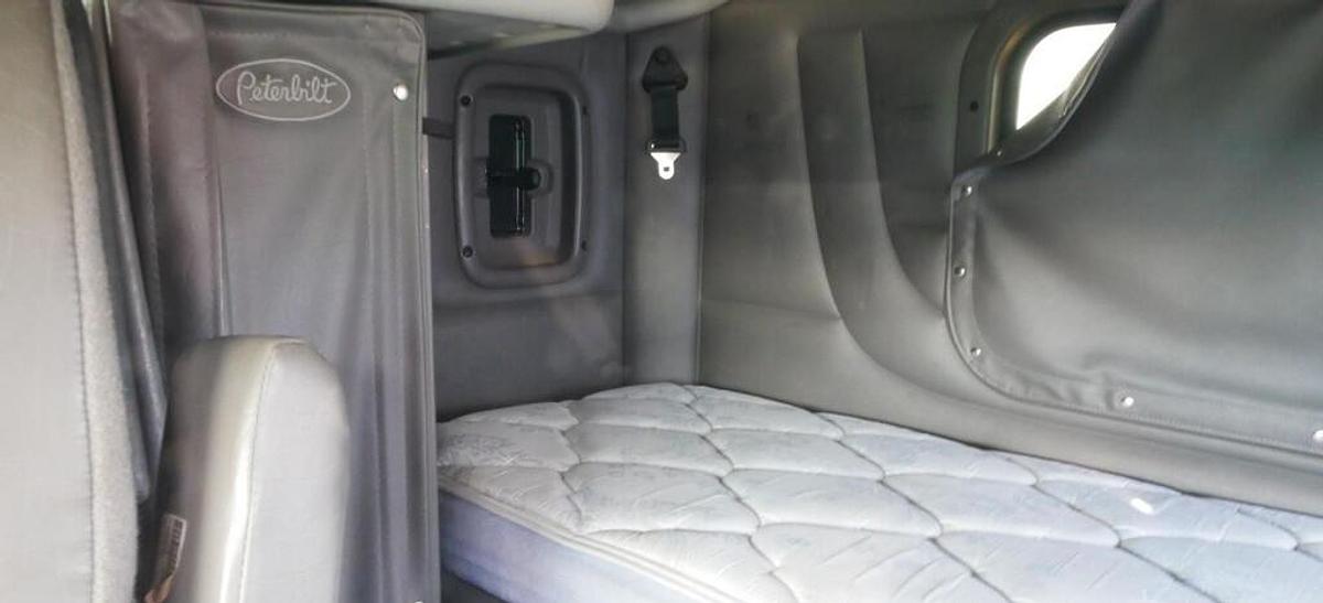 Used 2016 Peterbilt 389 Conventional Sleeper Semi