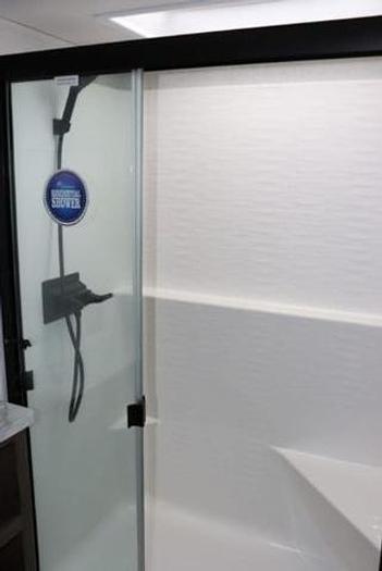 Used 2022 Alliance RV Valor 40V13