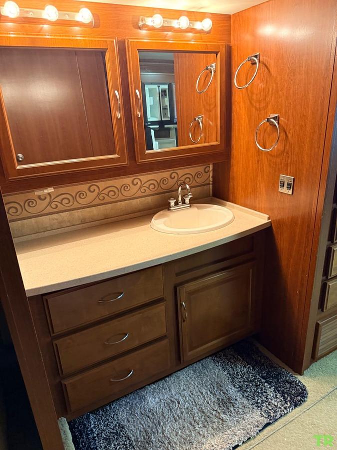 Used 2009 Fleetwood Expedition 38R Class A Diesel Pusher