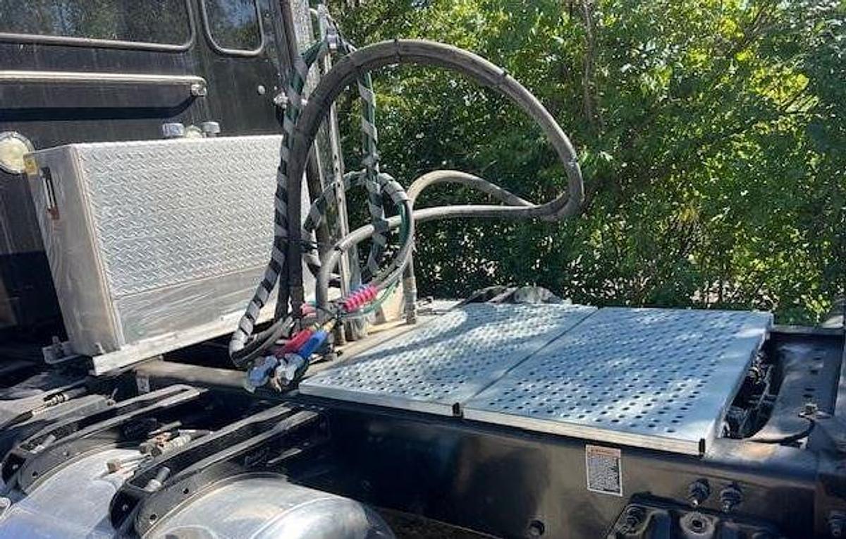 Used 2020 PETERBILT 567 Day Cab