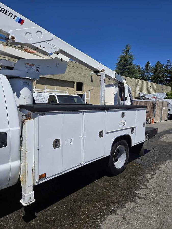Used 2001 Ford F450 Super Duty Bucket Truck