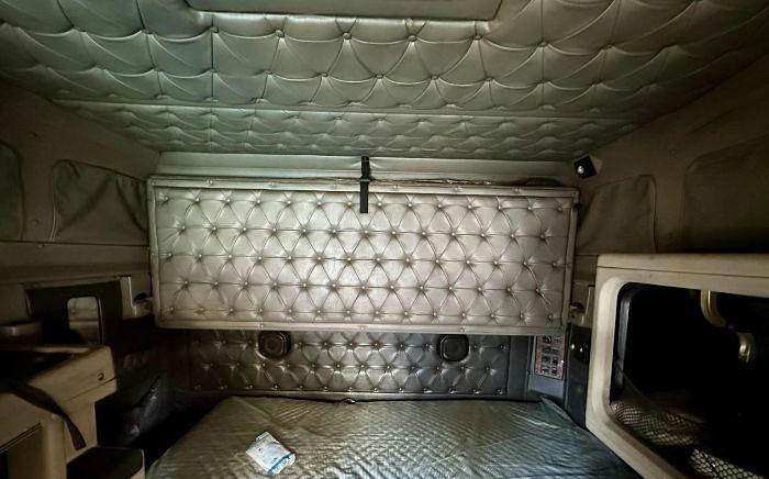 Used 2001 INTERNATIONAL 9900