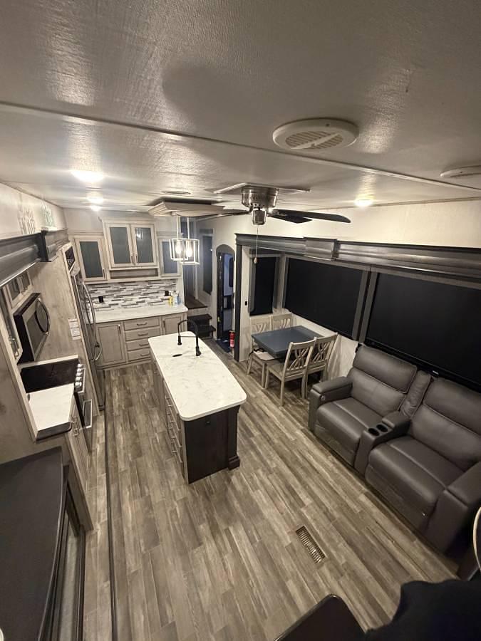 Used 2021 Keystone Avalanche 390DS