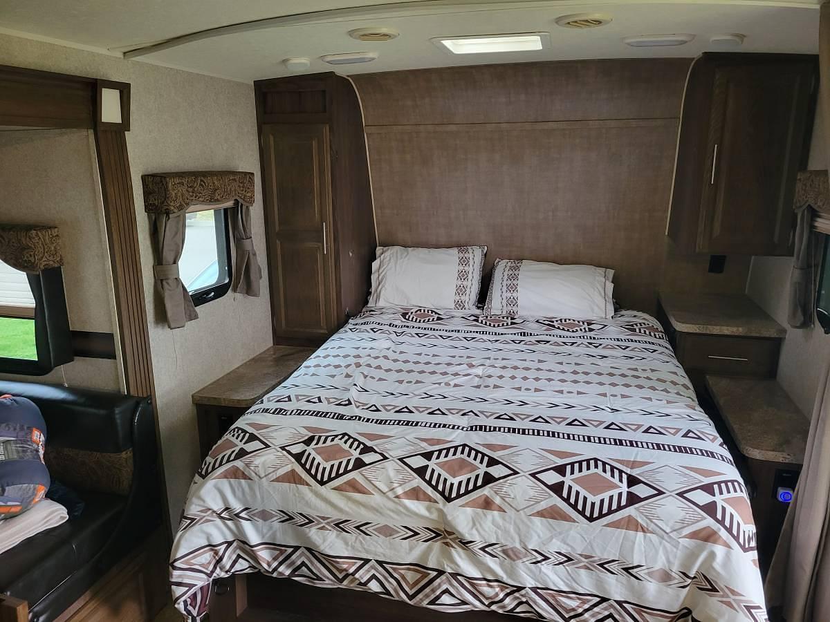 Used 2016 Forest River Rockwood Ultra Lite 2304DS Travel Trailer