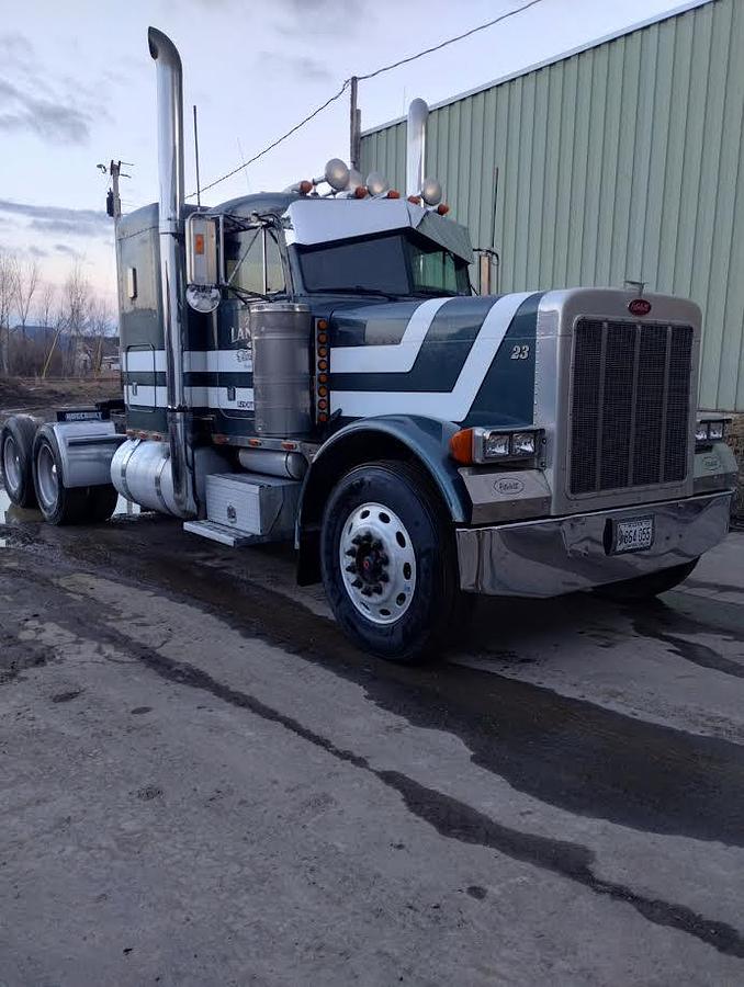 Used 2005 Peterbilt 379 Conventional Sleeper Semi