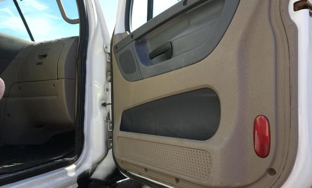 Used 2017 Freightliner Cascadia 125