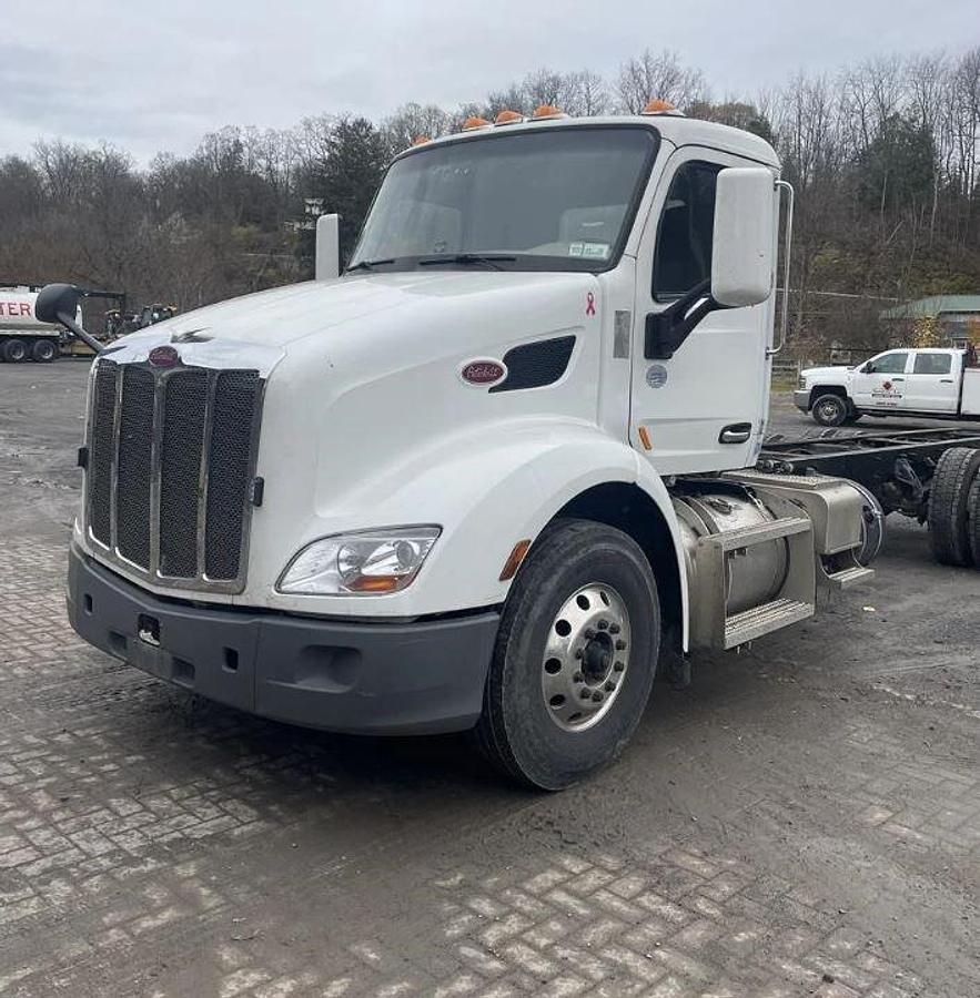 Used 2022 PETERBILT 579