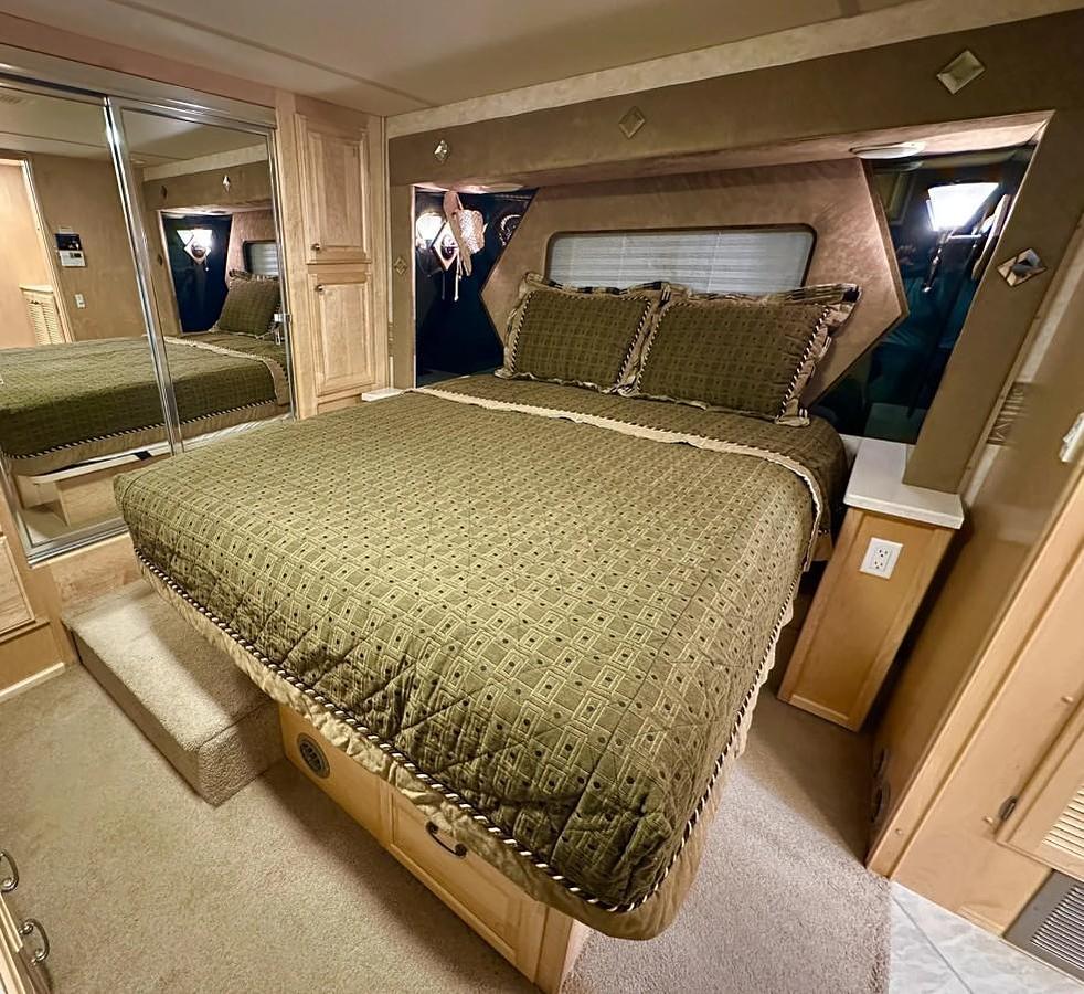 Used 2003 Fleetwood Revolution 40C