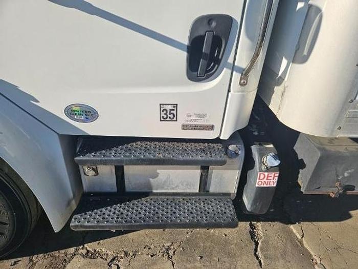 Used 2012 Freightliner M2 106