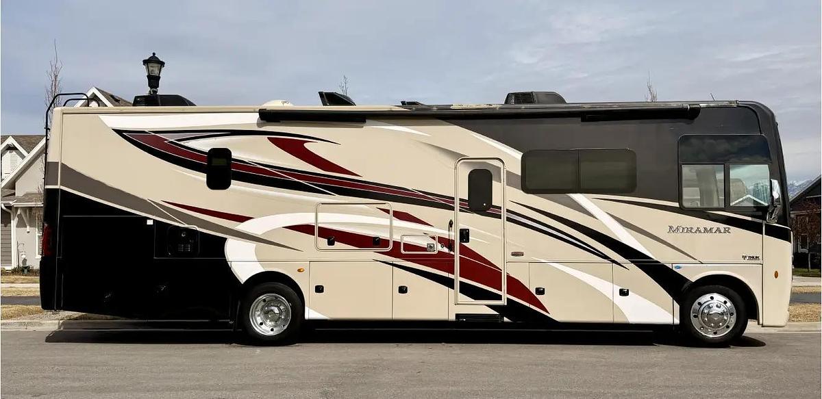 Used 2022 Thor Motor Coach Miramar 34.6