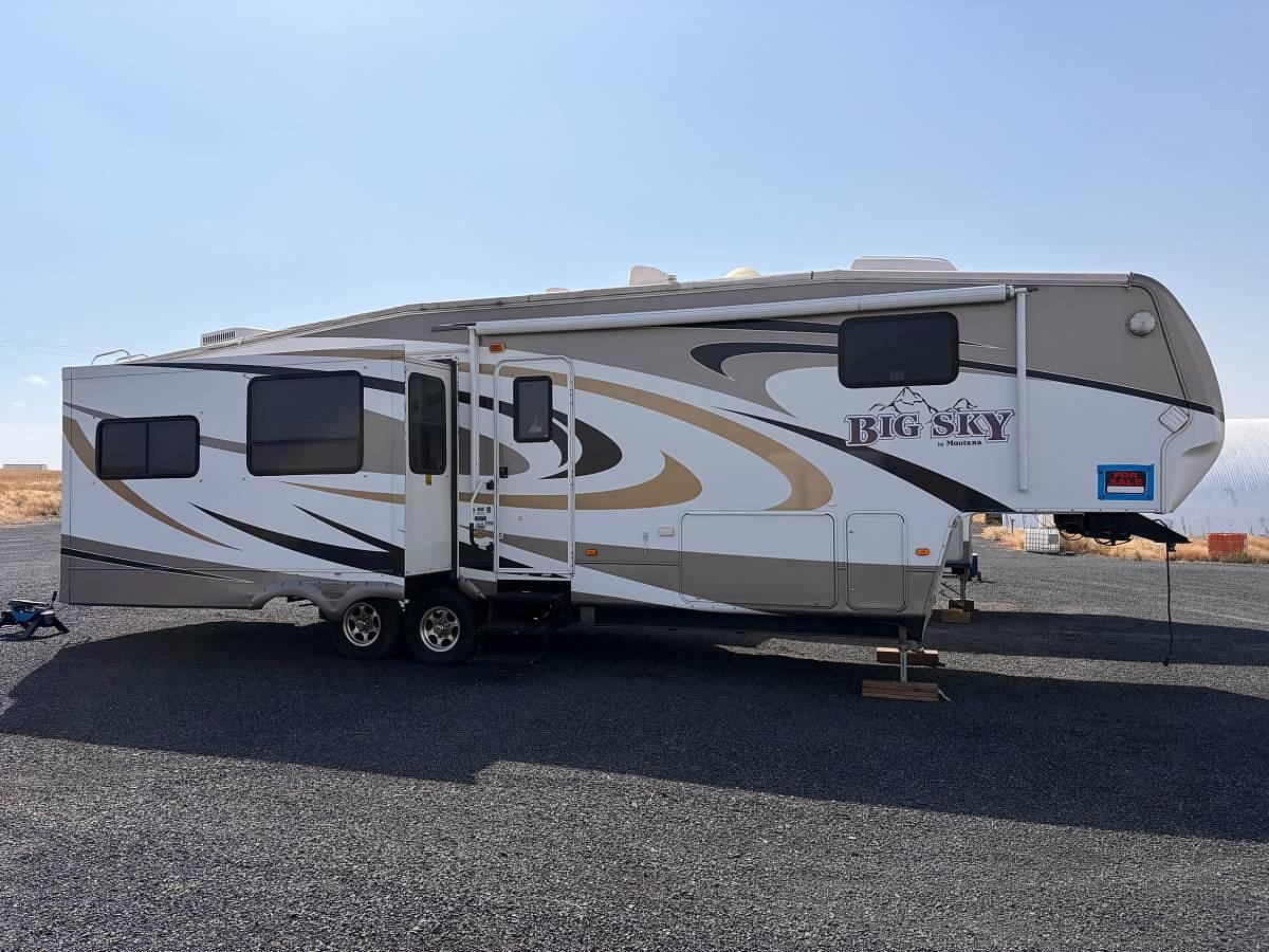 Used 2009 Keystone Montana Big Sky Fifth Wheel
