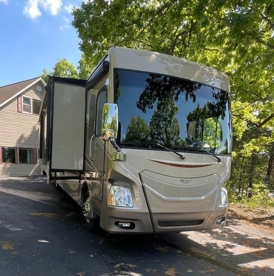 Used 2015 Fleetwood Discovery 40E