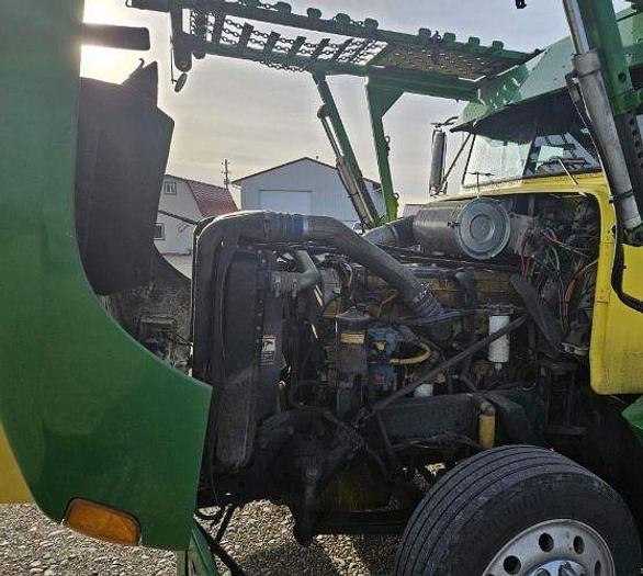 Used 1999 Freightliner FLD120