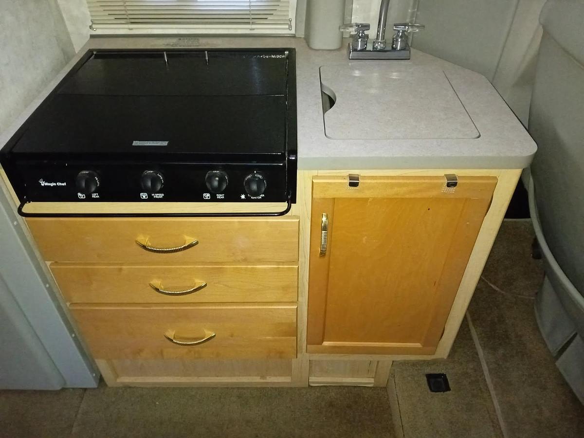 Used 2005 Winnebago Rialta