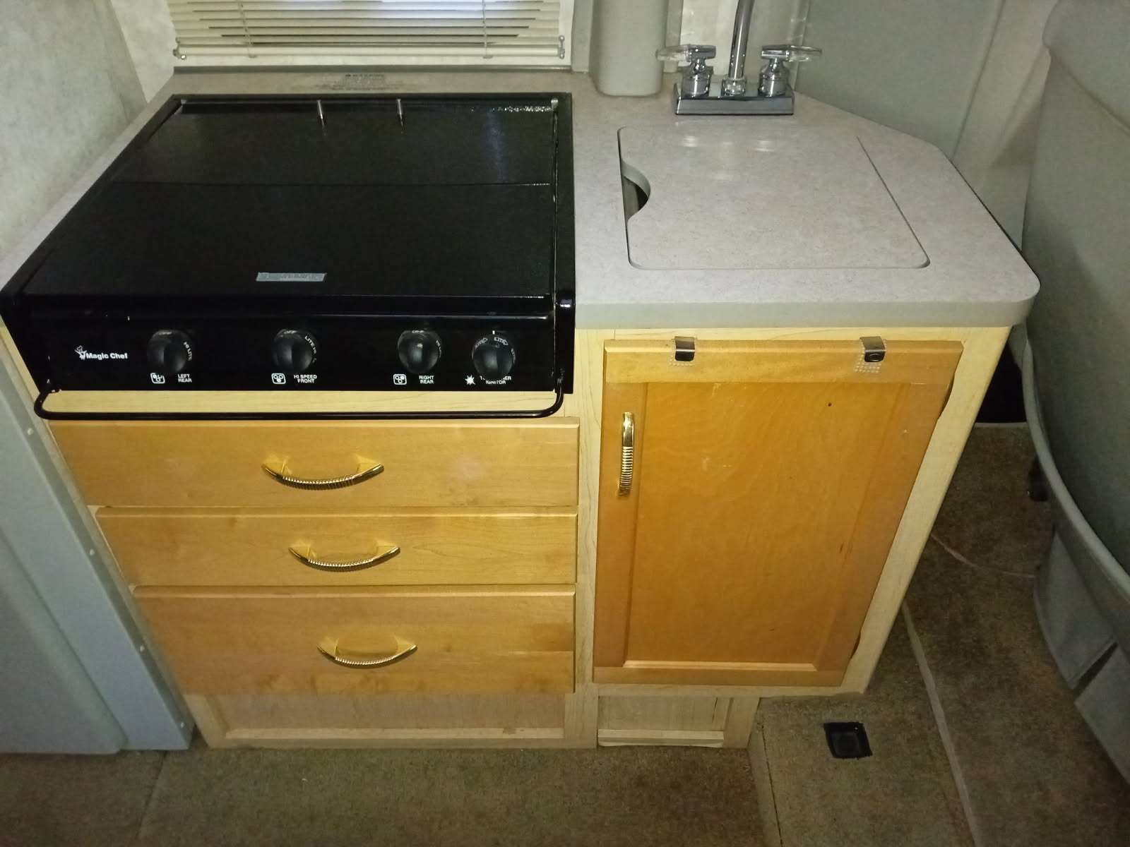 Used 2005 Winnebago Rialta