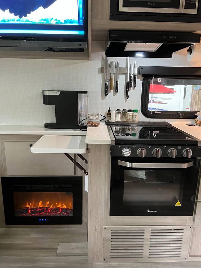 Used 2024 Forest River Rockwood Mini Lite 2205S