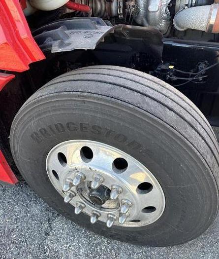 Used 2018 Freightliner CASCADIA 126