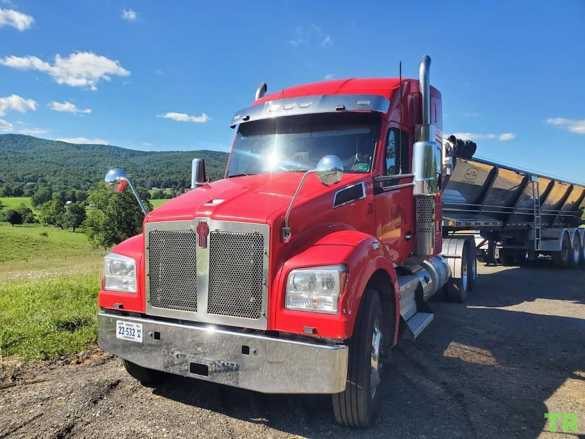 Used 2021 Kenworth T880 Sleeper Truck