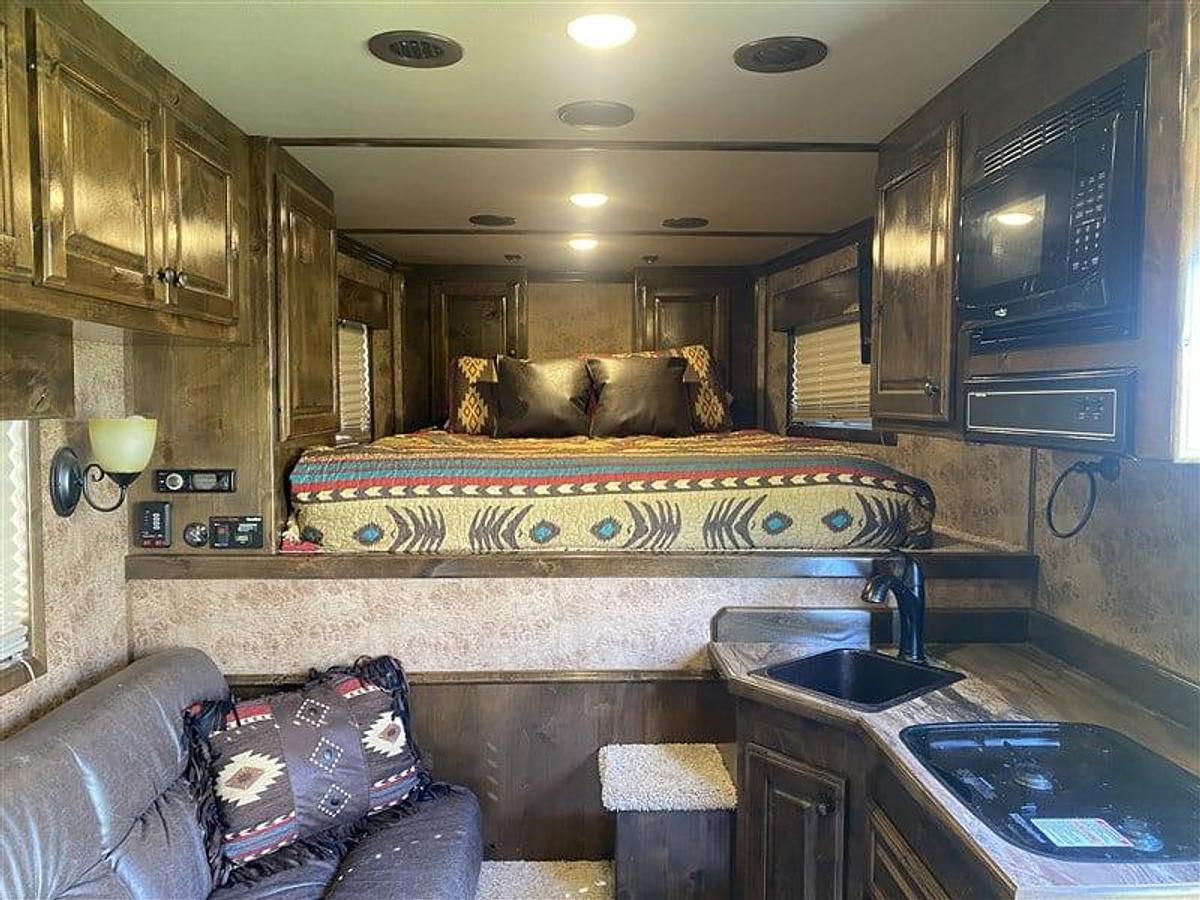 Used 2019 Platinum 3 Horse Trailer with Living Quarters