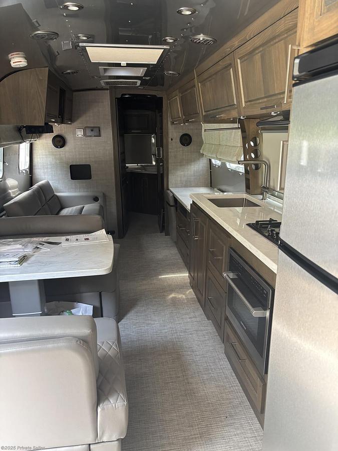 Used 2023 Airstream Classic 33