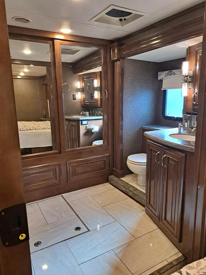 Used 2018 Thor Tuscany 40 DX with 450 HP Cummins engine