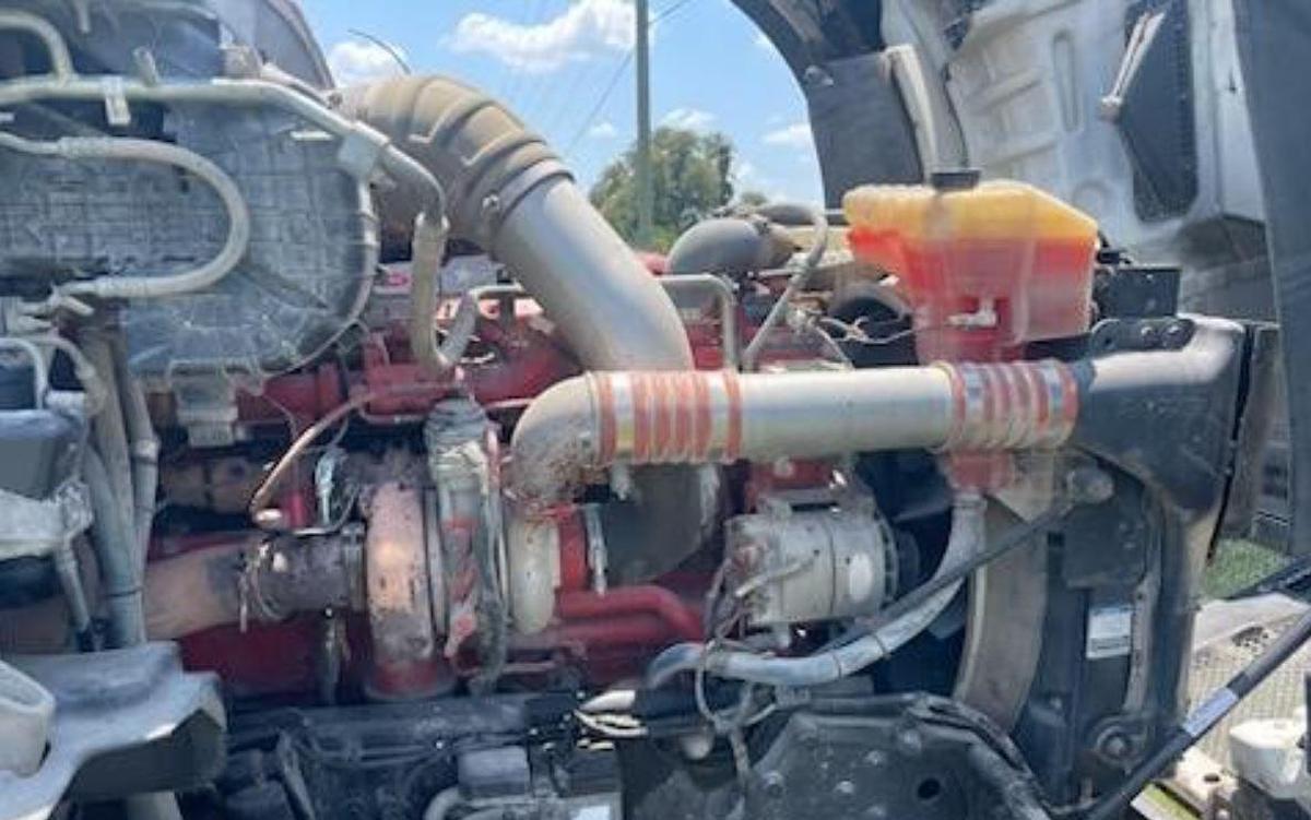 Used 2015 Kenworth T880 Sleeper Semi Truck