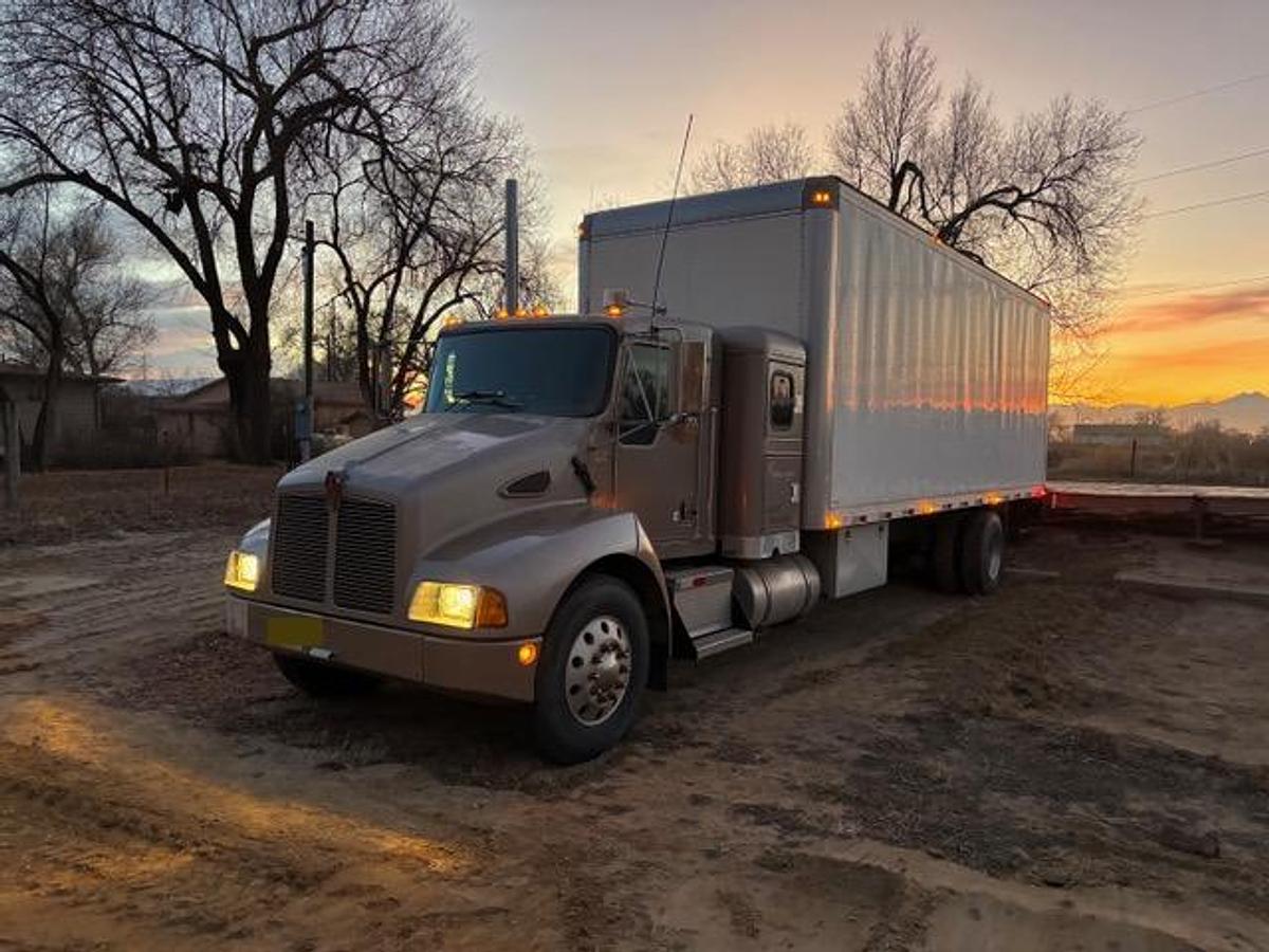 Used 2001 KENWORTH T300