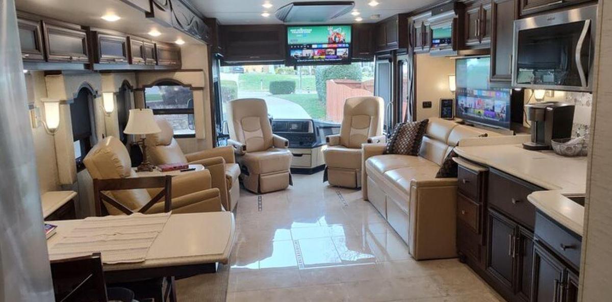 Used 2018 Newmar Ventana 4369