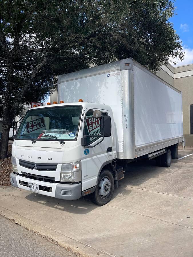 Used 2014 Mitsubishi Fuso Box Truck