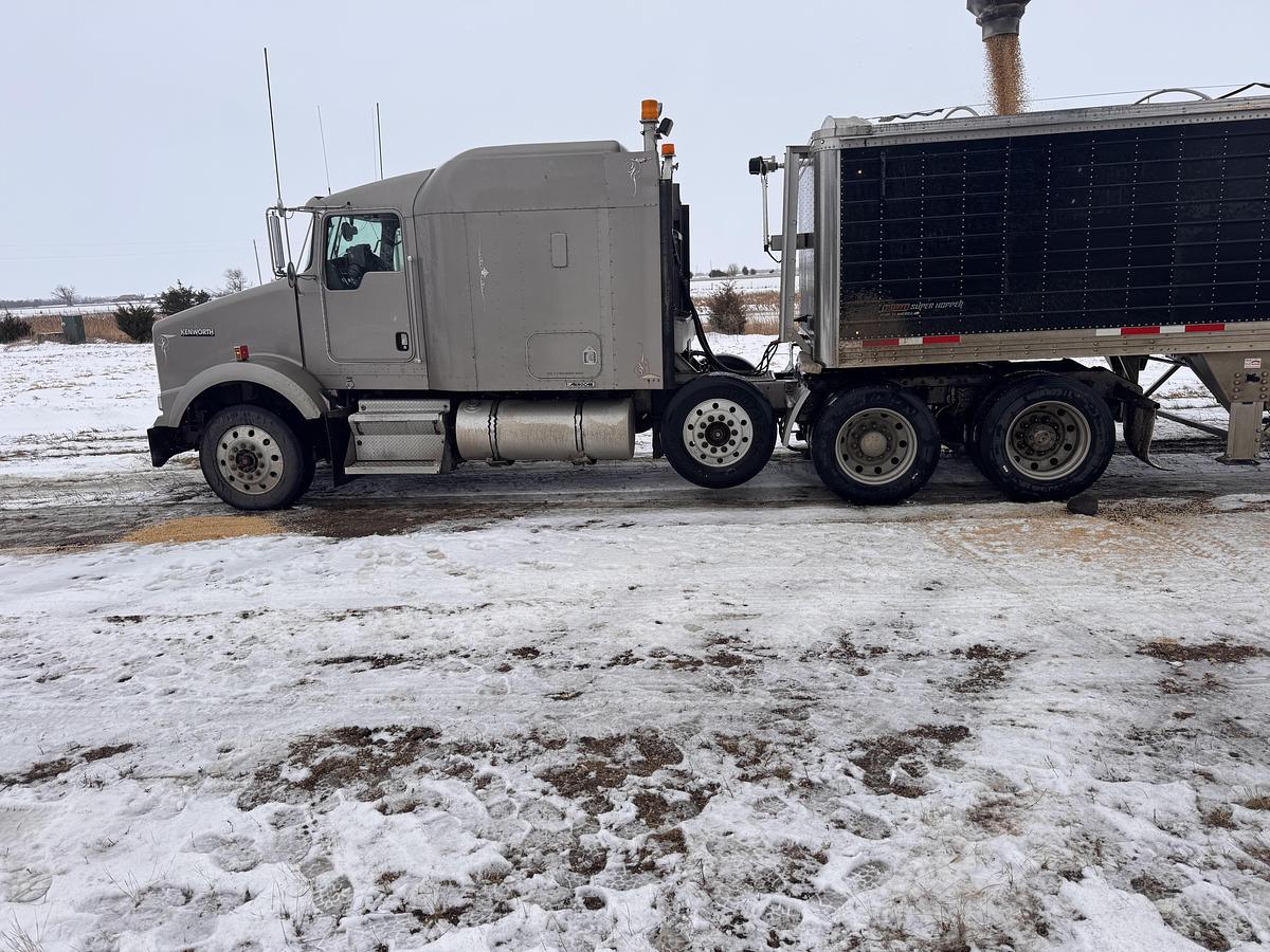 Used 2004 Kenworth T800 Conventional Sleeper Semi